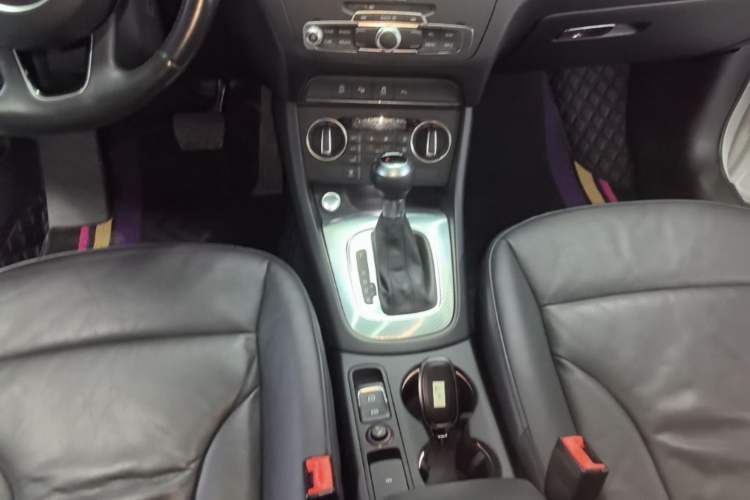Used Audi Q3 2017 30 TFSI Fashion Model Gear Lever
