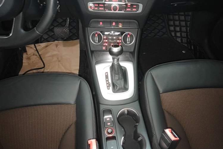 Used Audi Q3 2017 30 TFSI Fashion Model Gear Lever