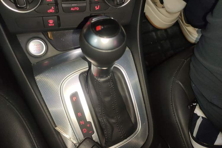 Used Audi Q3 2017 35 TFSI quattro all-wheel-drive sport model Gear Lever