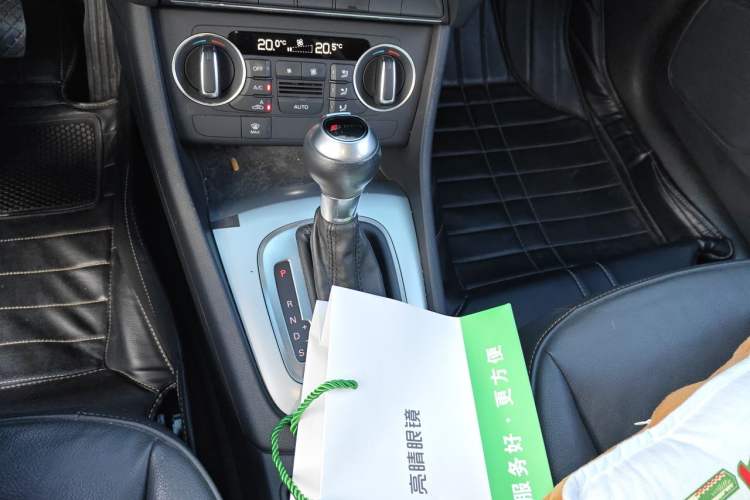 Used Audi Q3 2017 30 TFSI Fashion Model Gear Lever