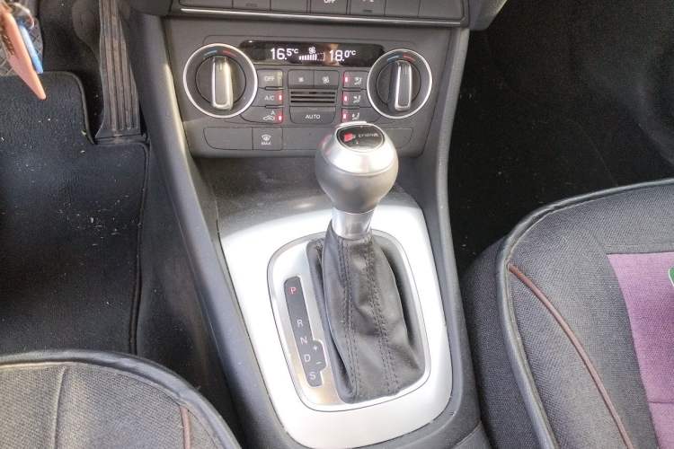Used Audi Q3 2017 30 TFSI Fashion Model Gear Lever