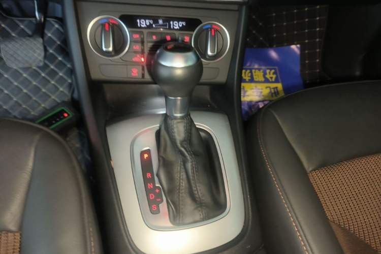 Used Audi Q3 2017 35 TFSI Fashion Model Gear Lever