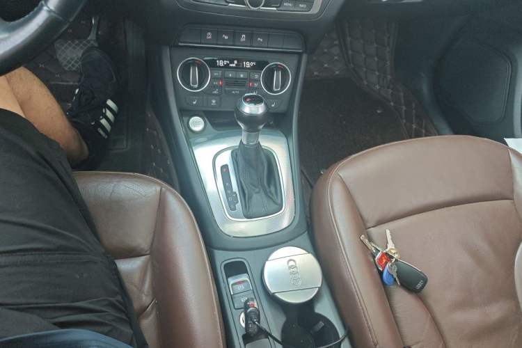 Used Audi Q3 2017 30 TFSI Fashion Model Gear Lever