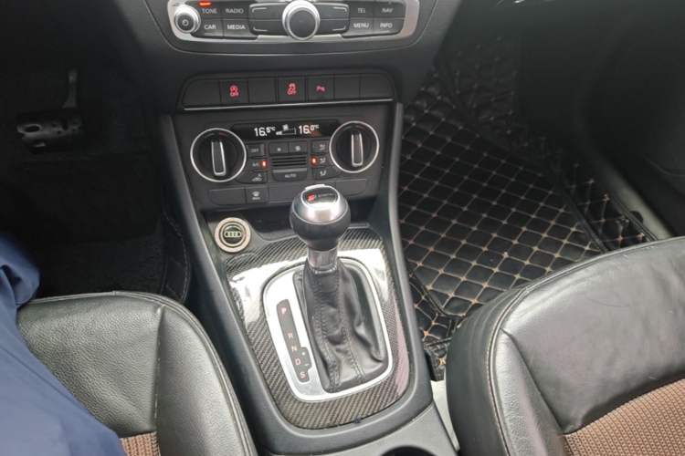 Used Audi Q3 2017 30 TFSI Fashion Model Gear Lever