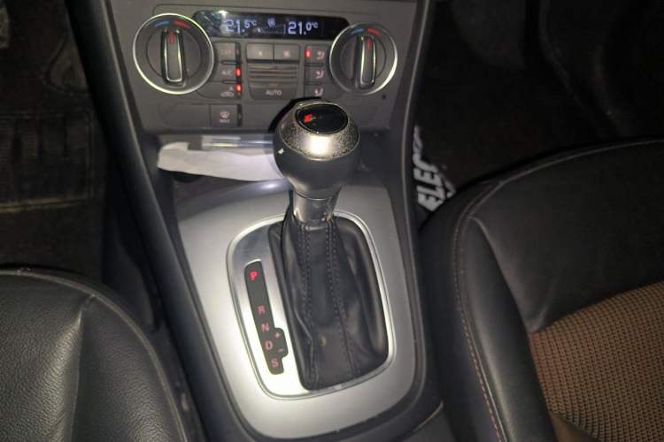 Used Audi Q3 2017 35 TFSI Fashion Model Gear Lever