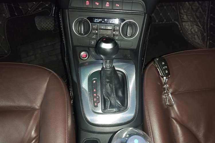 Used Audi Q3 2017 35 TFSI Style Edition Gear Lever