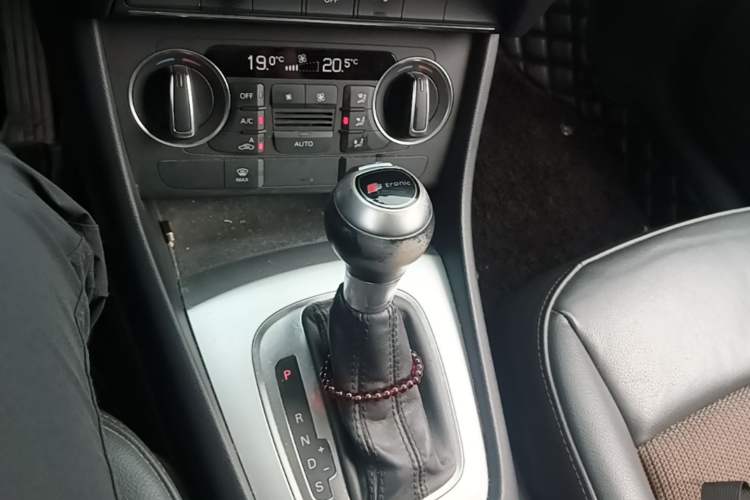 Used Audi Q3 2017 30 TFSI Fashion Model Gear Lever