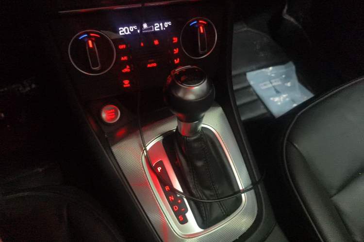 Used Audi Q3 2017 35 TFSI quattro all-wheel drive fashion model Gear Lever
