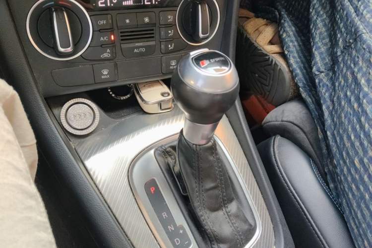 Used Audi Q3 2017 40 TFSI quattro all-wheel-drive sport model Gear Lever
