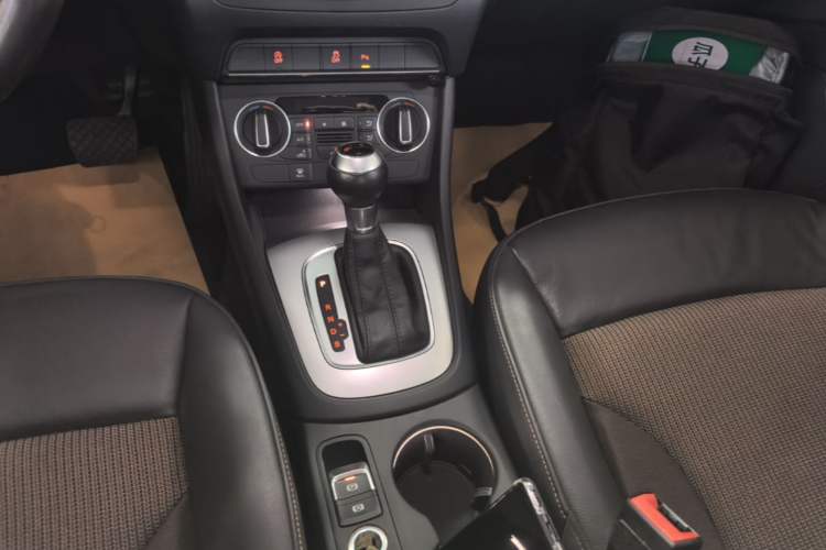 Used Audi Q3 2017 35 TFSI Fashion Model Gear Lever