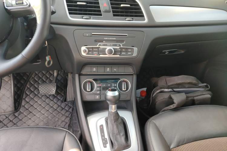 Used Audi Q3 2017 30 TFSI Fashion Model Gear Lever