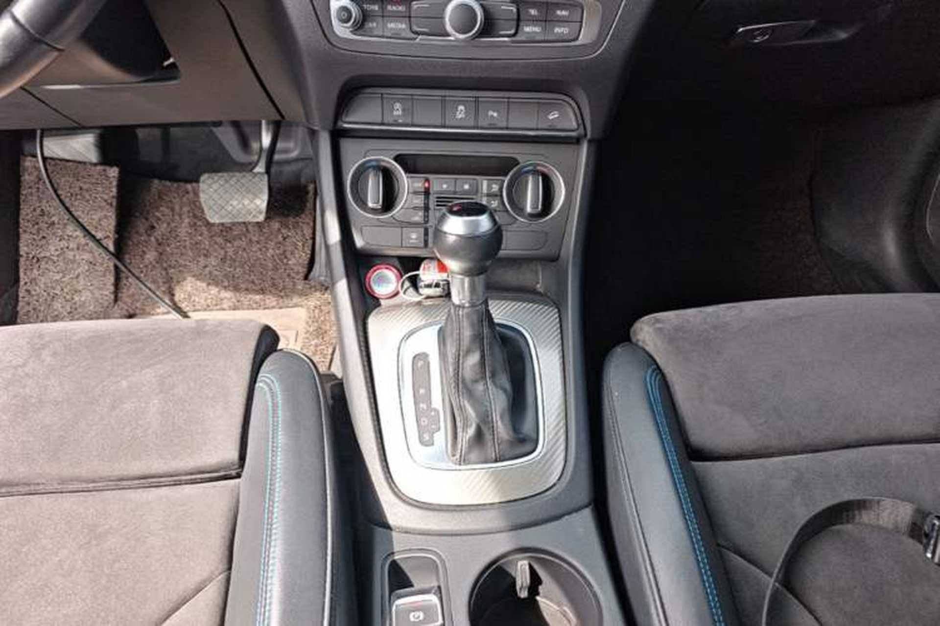 Used Audi Q3 2017 40 TFSI quattro all-wheel-drive sport model Gear Lever