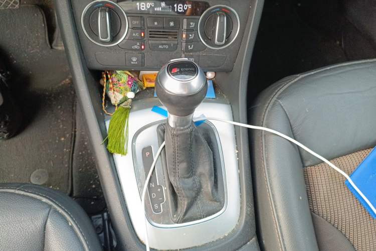 Used Audi Q3 2017 30 TFSI Fashion Model Gear Lever