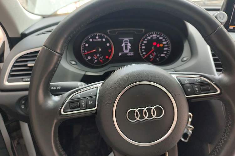 Used Audi Q3 2017 35 TFSI Fashion Model Instrument Cluster