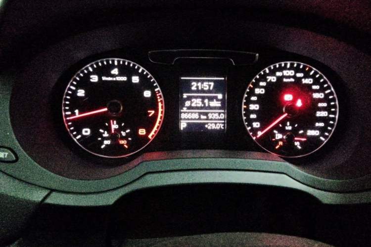 Used Audi Q3 2017 35 TFSI quattro all-wheel drive fashion model Instrument Cluster