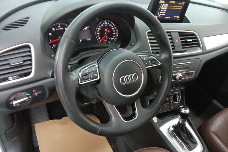 Used Audi Q3 2017 35 TFSI Style Edition Interior 2