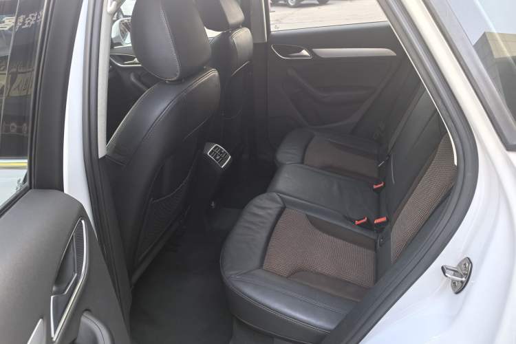Used Audi Q3 2017 35 TFSI Fashion Model Interior 2