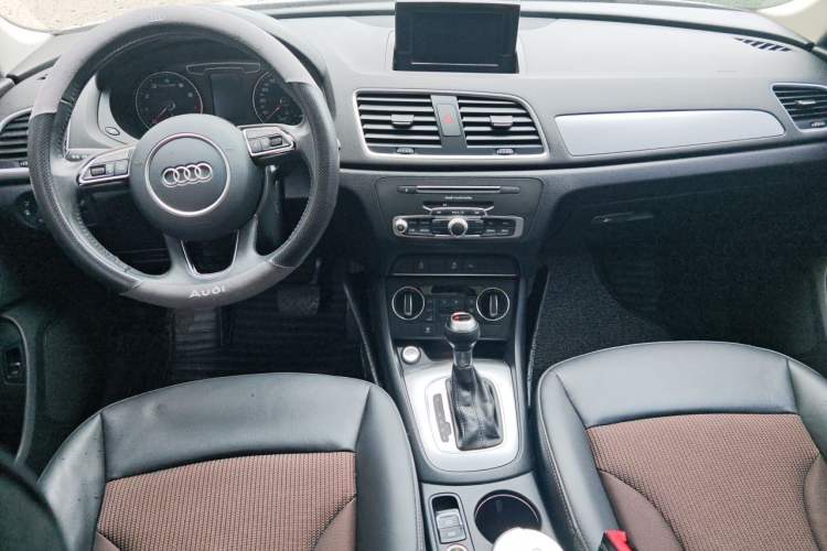 Used Audi Q3 2017 30 TFSI Fashion Model Interior 2