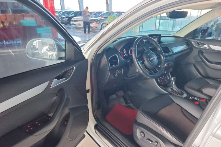 Used Audi Q3 2017 35 TFSI Fashion Model Interior 2