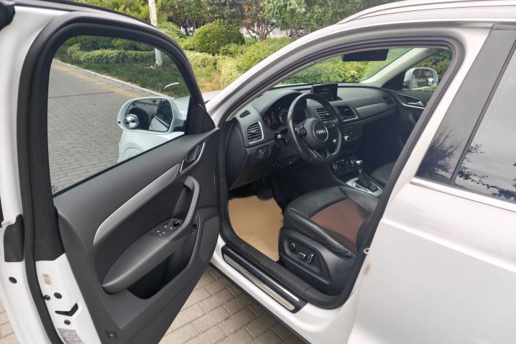 Used Audi Q3 2017 35 TFSI Fashion Model Interior 2