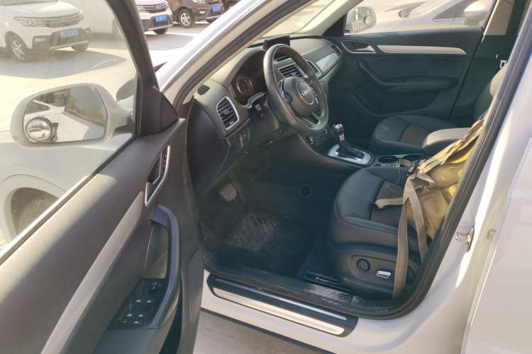Used Audi Q3 2017 35 TFSI Fashion Model Interior 3