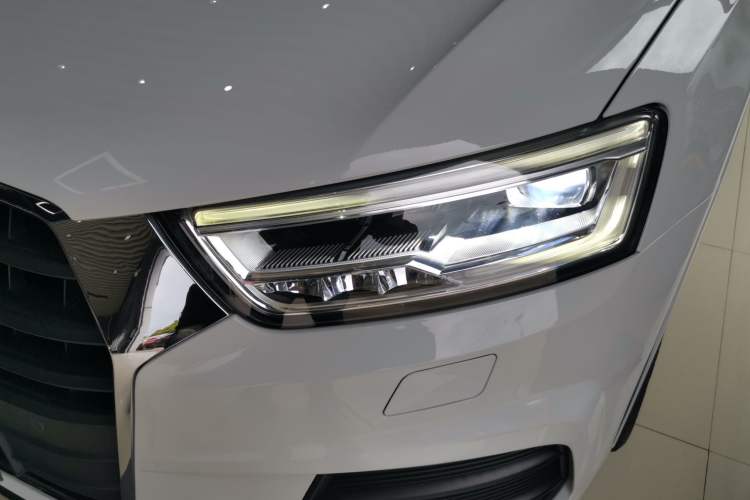 Used Audi Q3 2017 35 TFSI quattro all-wheel drive fashion model Left Front Headlight