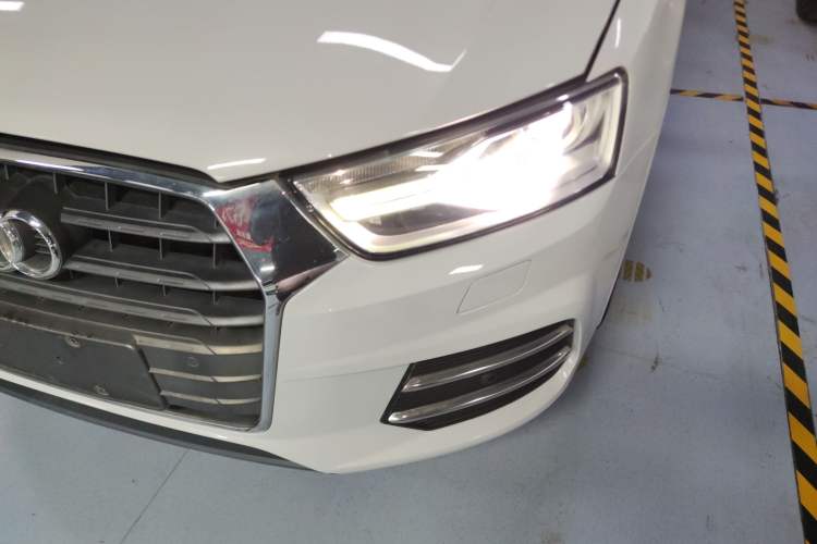 Used Audi Q3 2017 35 TFSI Fashion Model Left Front Headlight