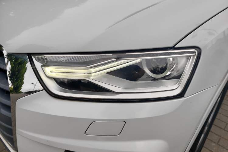 Used Audi Q3 2017 35 TFSI Fashion Model Left Front Headlight
