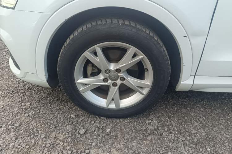 Used Audi Q3 2017 30 TFSI Fashion Model Left Front Wheel Hub