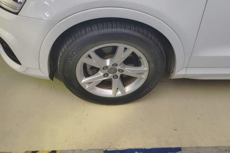 Used Audi Q3 2017 35 TFSI Fashion Model Left Front Wheel Hub