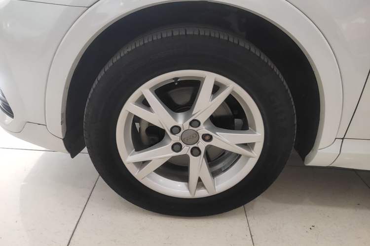 Used Audi Q3 2017 35 TFSI Fashion Model Left Front Wheel Hub