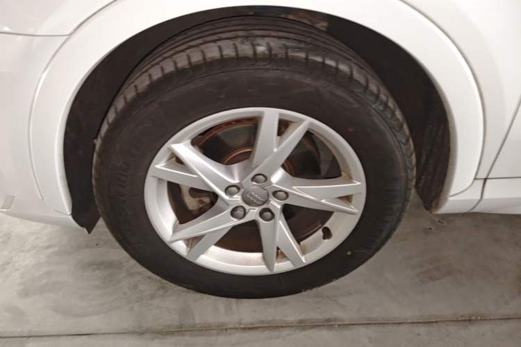 Used Audi Q3 2017 30 TFSI Fashion Model Left Front Wheel Hub