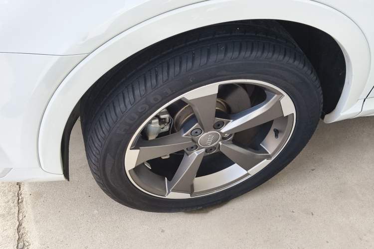 Used Audi Q3 2017 30 TFSI Fashion Model Left Front Wheel Hub