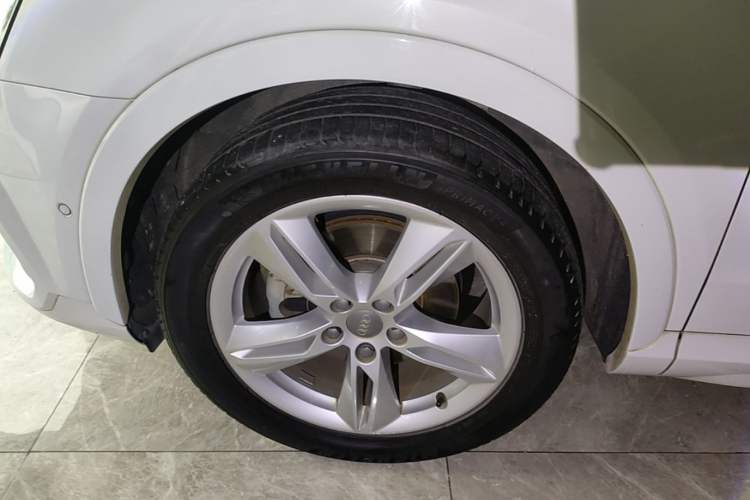 Used Audi Q3 2017 35 TFSI quattro all-wheel drive fashion model Left Front Wheel Hub