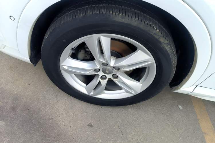 Used Audi Q3 2017 30 TFSI Fashion Model Left Front Wheel Hub