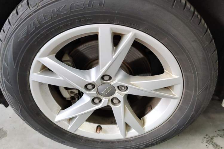 Used Audi Q3 2017 30 TFSI Fashion Model Left Front Wheel Hub