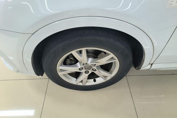 Used Audi Q3 2017 35 TFSI Fashion Model Left Front Wheel Hub