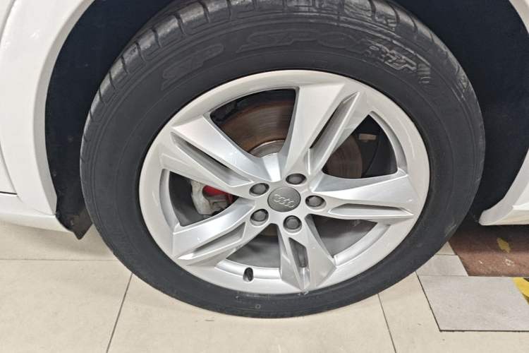 Used Audi Q3 2017 35 TFSI Style Edition Left Front Wheel Hub