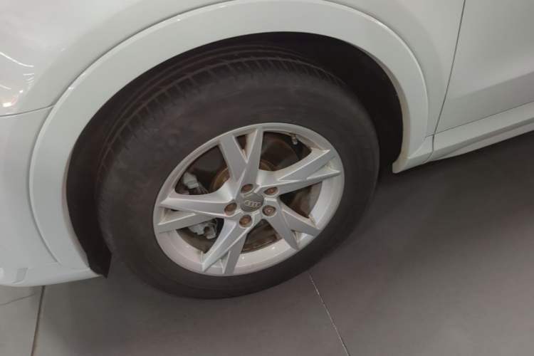 Used Audi Q3 2017 30 TFSI Fashion Model Left Front Wheel Hub