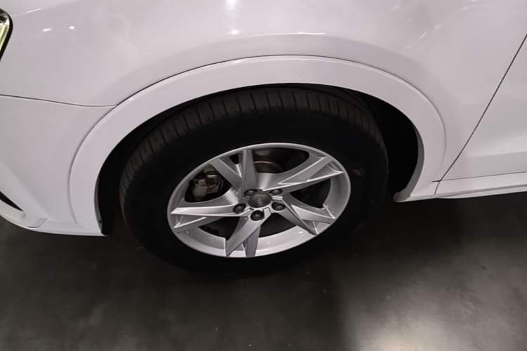 Used Audi Q3 2017 35 TFSI Fashion Model Left Front Wheel Hub