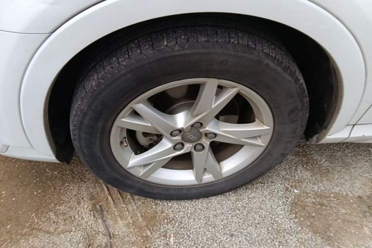 Used Audi Q3 2017 35 TFSI Fashion Model Left Front Wheel Hub