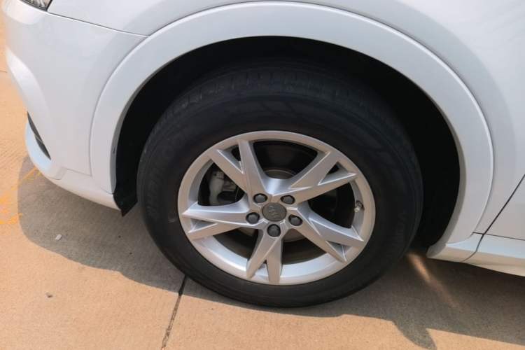 Used Audi Q3 2017 30 TFSI Fashion Model Left Front Wheel Hub