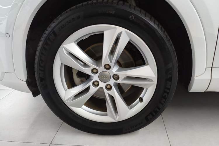 Used Audi Q3 2017 30 TFSI Fashion Model Left Front Wheel Hub