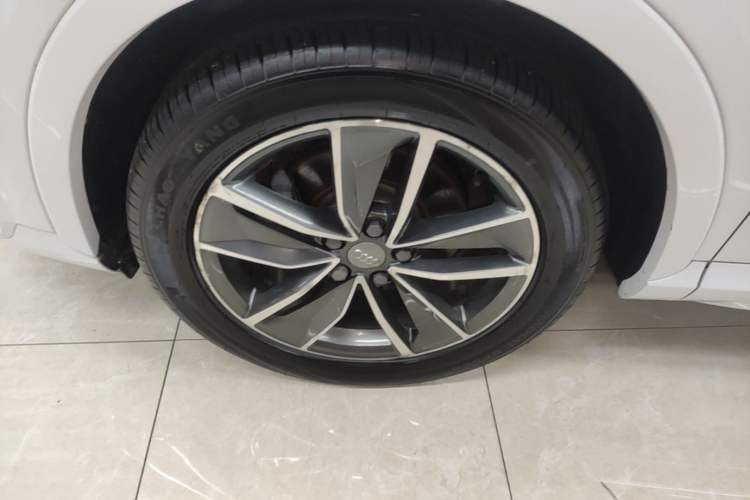 Used Audi Q3 2017 30 TFSI Fashion Model Left Front Wheel Hub
