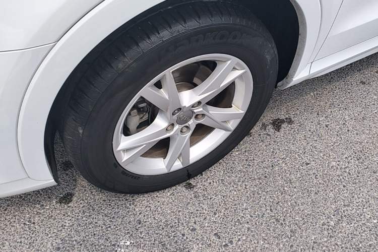 Used Audi Q3 2017 30 TFSI Fashion Model Left Front Wheel Hub