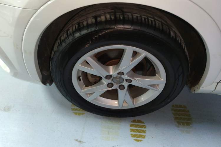 Used Audi Q3 2017 35 TFSI Fashion Model Left Front Wheel Hub