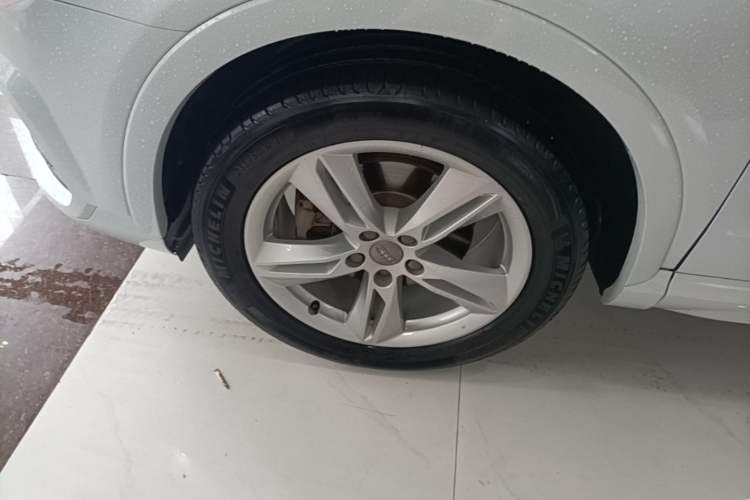 Used Audi Q3 2017 30 TFSI Fashion Model Left Front Wheel Hub