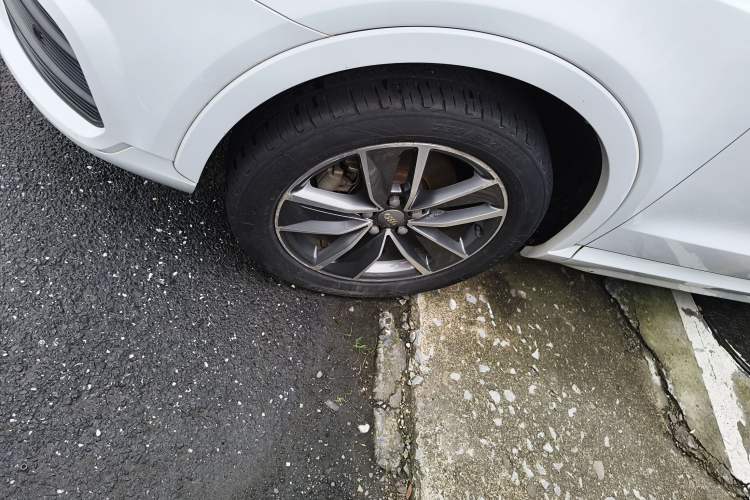 Used Audi Q3 2017 30 TFSI Fashion Model Left Front Wheel Hub
