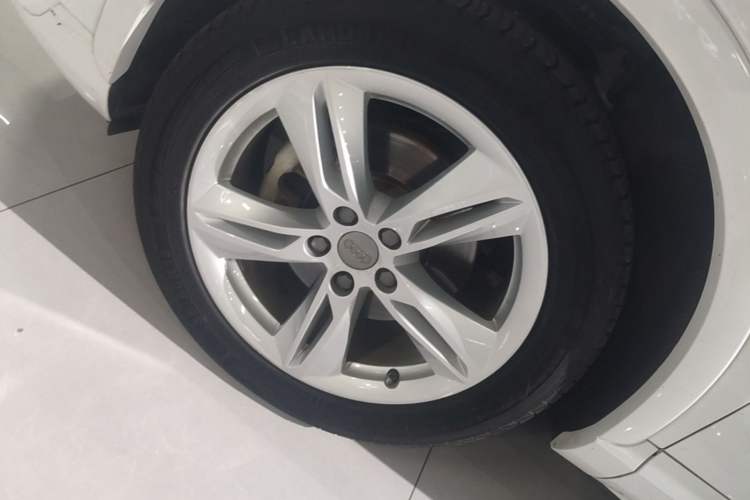 Used Audi Q3 2017 35 TFSI Style Edition Left Front Wheel Hub