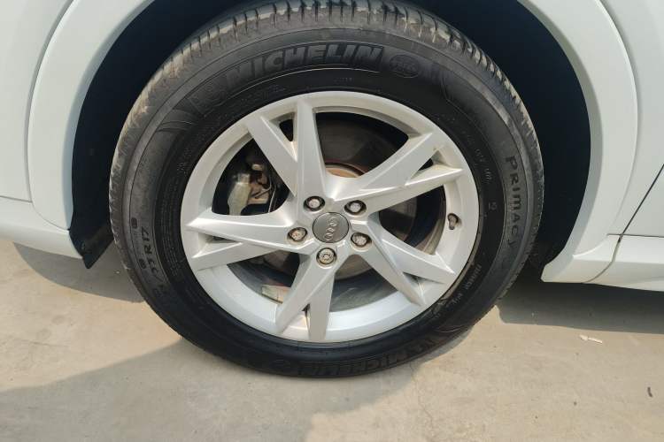 Used Audi Q3 2017 30 TFSI Fashion Model Left Front Wheel Hub